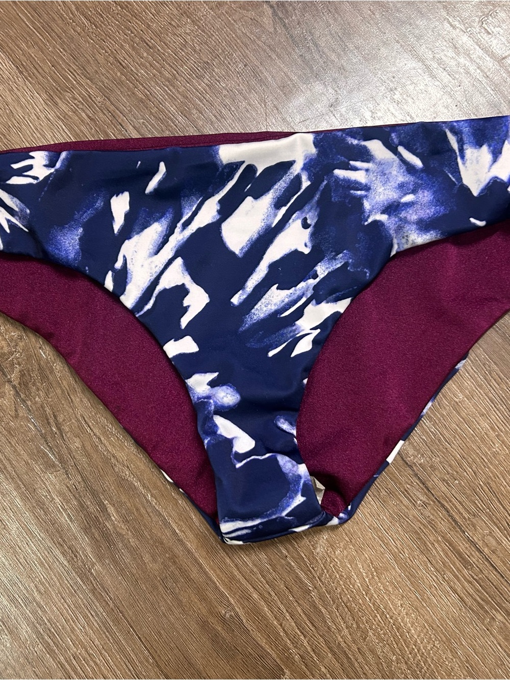 Leith Reversible Bikini Bottom in Navy White Marble & Burgundy